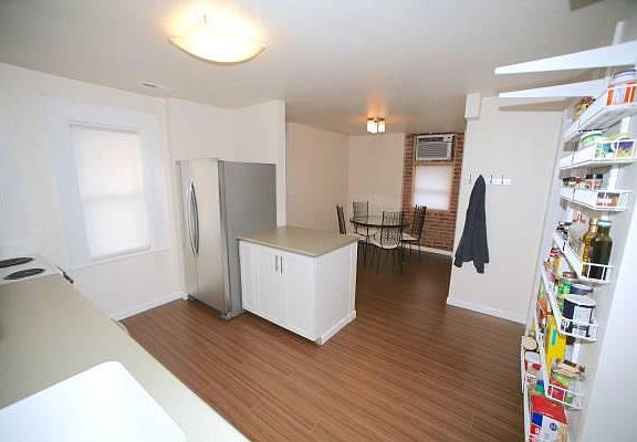 3rd image of 3021 Lawrence St #B1r