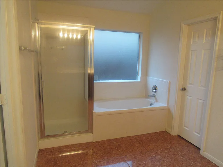 2611 Colony Haven Cir — Photo 15