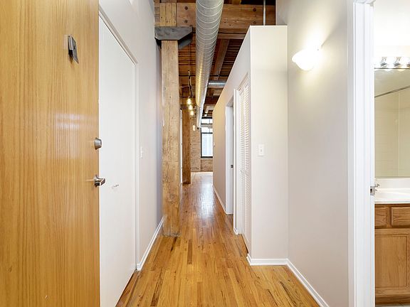 4th image of 625 W Jackson Blvd APT 610