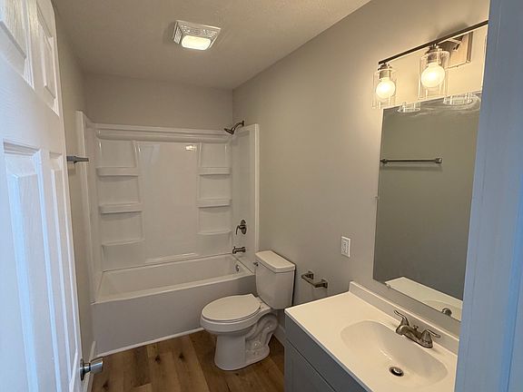 4th image of 301 Crist St #5
