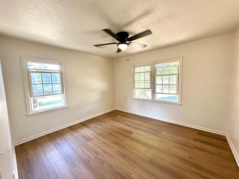 352 Henson Ave — Photo 14