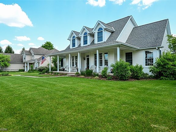 2nd image of 3847 Deer Lake Dr