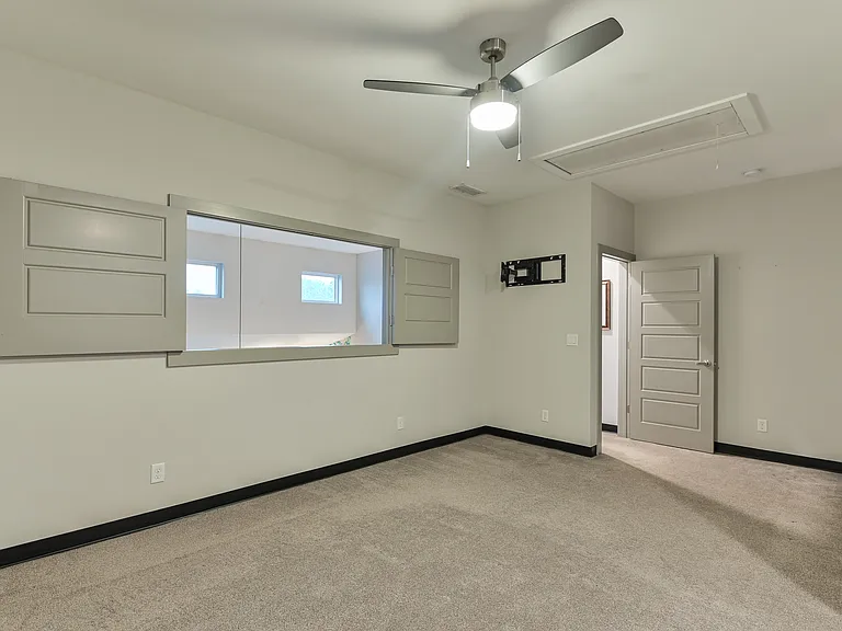 703 Lyndon Ln — Photo 18