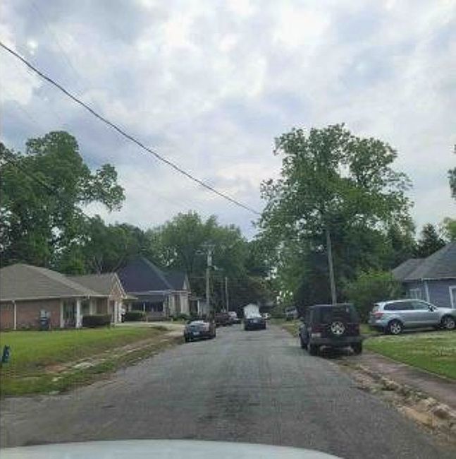 Exterior Neighborhood (street photo)