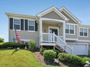 1110 Sapphire Ln, Pingree Grove, IL 60140
