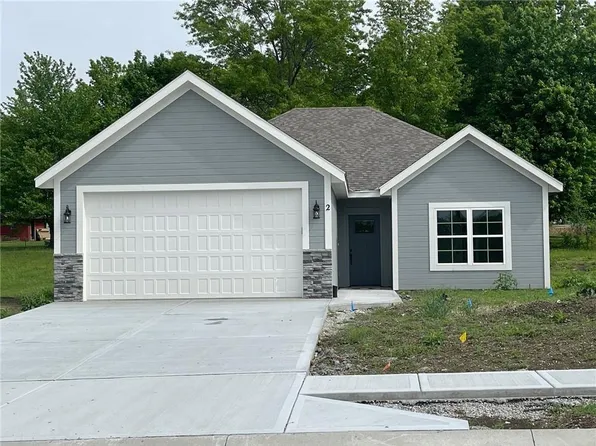 14 Howard Cir, Trimble, MO 64492