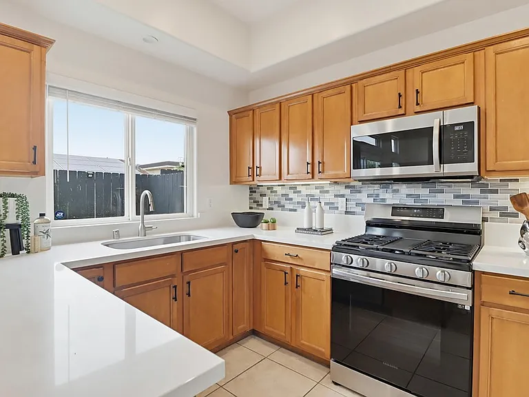 1774 Elm Ave — Photo 12