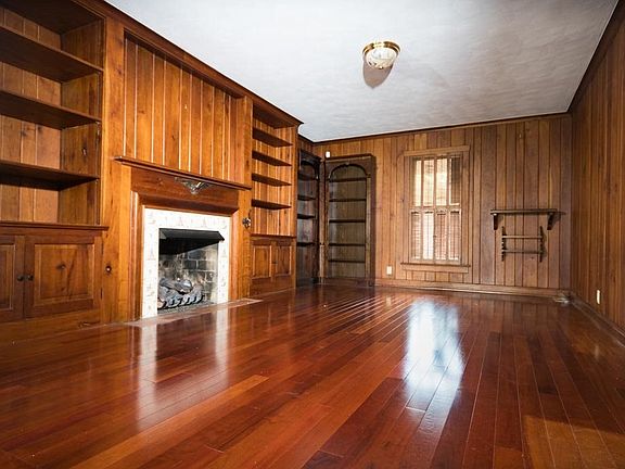3rd image of 7 Crab Apple Ln