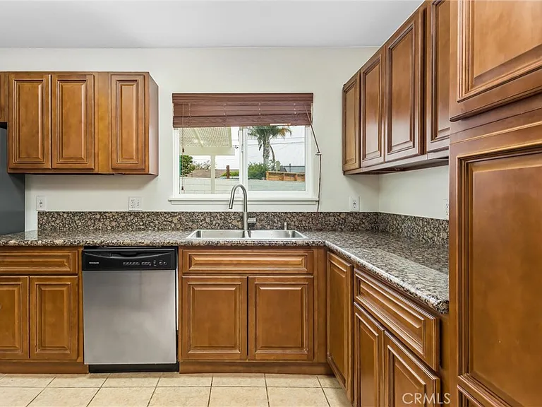 2960 Sterling St — Photo 5