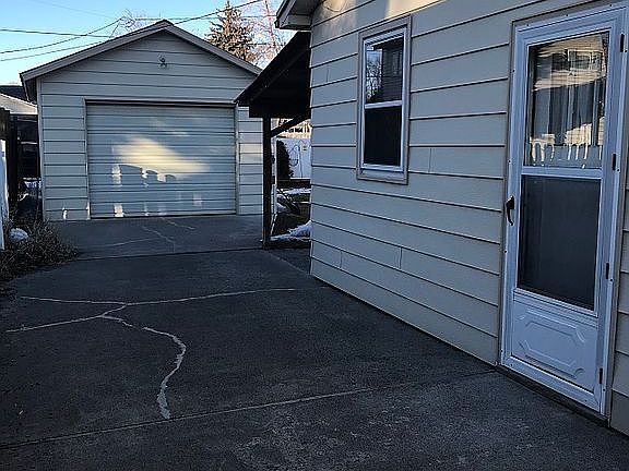 2nd image of 411 Lomax St