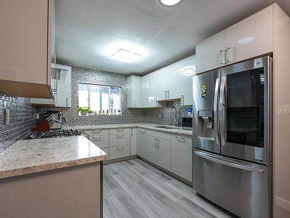 3rd image of 585 Continental Dr