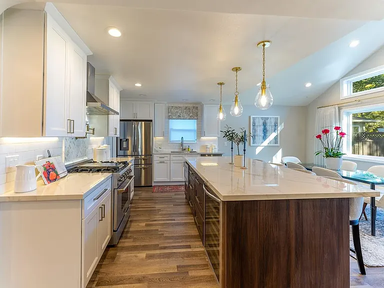 2423 Washington Ave — Photo 5