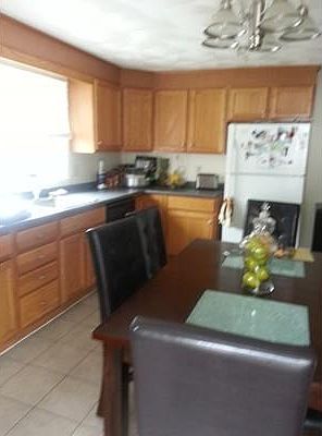 2nd image of 25 Clinton St