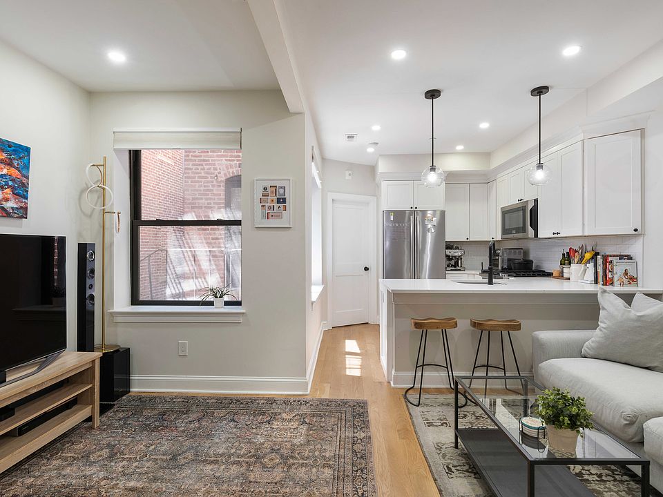 1st image of 5 Garden Court St #2