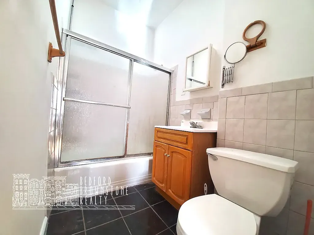 3 bed, 1.5 bath, 1000 sqft, $1,180 — Photo 2