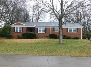 402 Shawnee Dr, Columbia, TN 38401