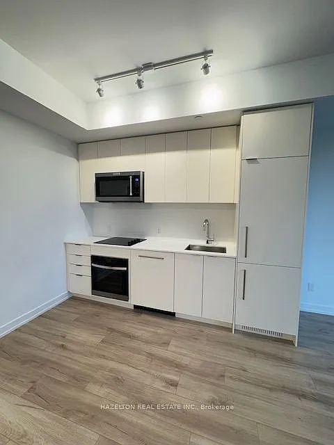181 East — Photo 3
