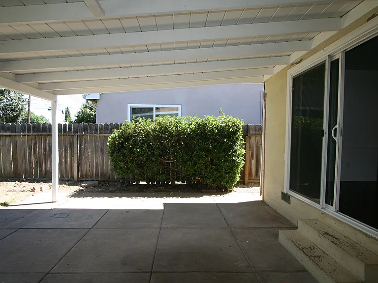 2736 Northglen St — Photo 10