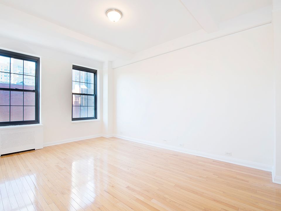 2nd image of 1 University Pl APT 3b