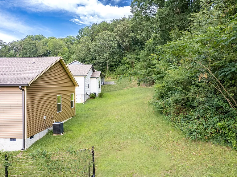 1610 Southern Heights Cir SE — Photo 20