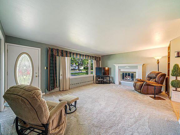 4th image of 133 Villa Dr