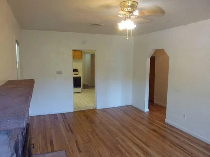 5 bed, 1500 sqft, $5,450 — Photo 2