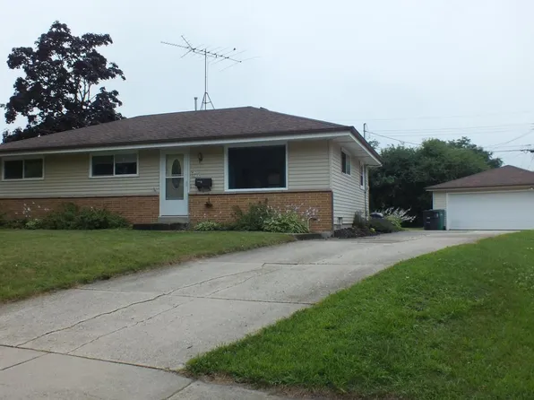W151N8369 Thomas DRIVE, Menomonee Falls, WI 53051