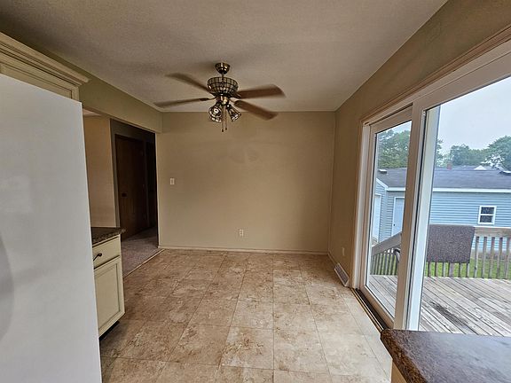 4th image of 322 E End Ave