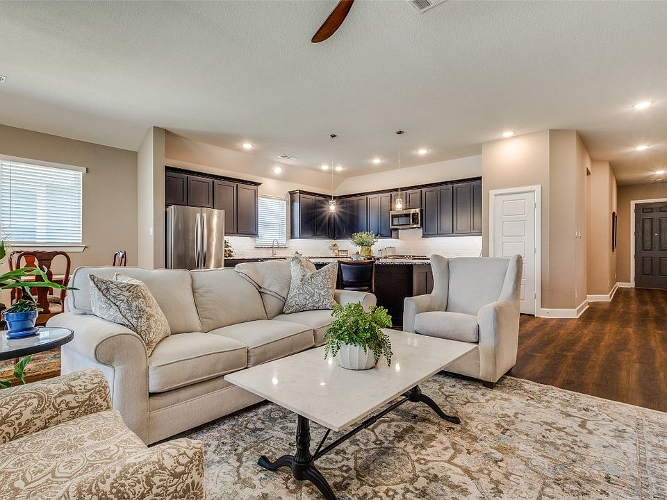 1st image of 2404 Stella Ln