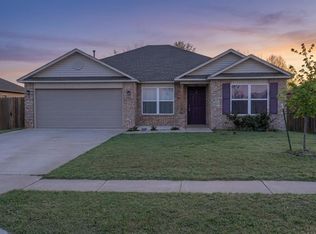 525 W Ava Dr, Mustang, OK 73064