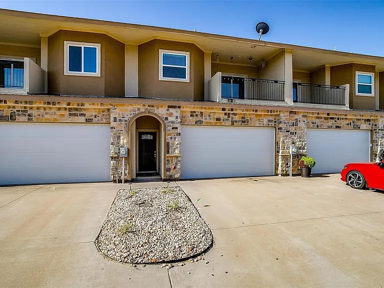 1313 Summerset Ln — Photo 18