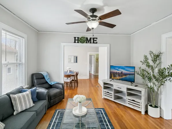 522 N Sheridan Rd #2, Waukegan, IL 60085