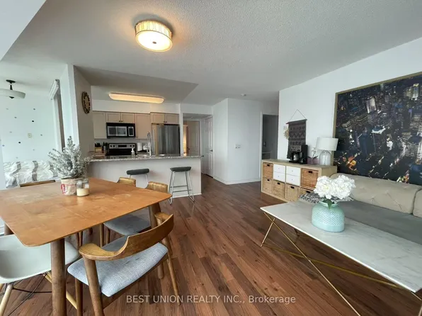 30 Grand Trunk Cres, Toronto, ON