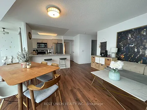 30 Grand Trunk Cres #3511 Photo 1