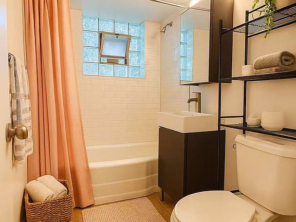 5th image of 938 Ontario St APT 11