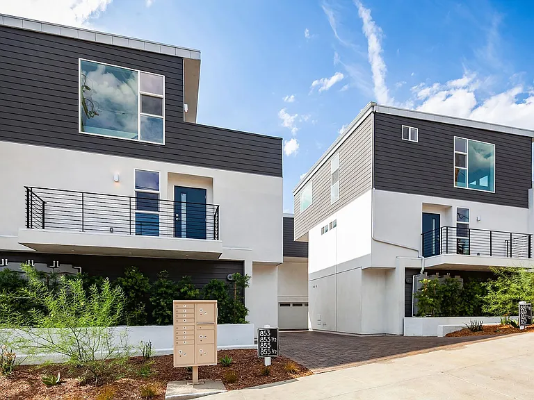 One of 8 sleek, modern homes. Located between legendary Sunset Junction and emerging Virgil Village.