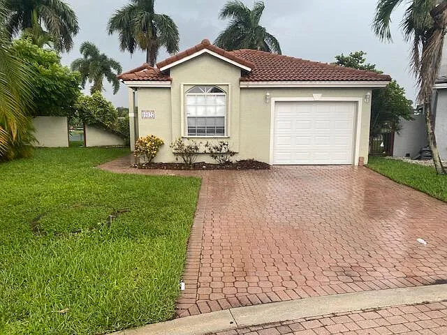 10627 NW 7th St