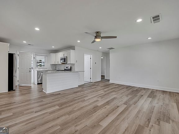 3rd image of 3940 Forrest Ct