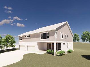 1552 Sunshine Cir, Chaska, MN 55318