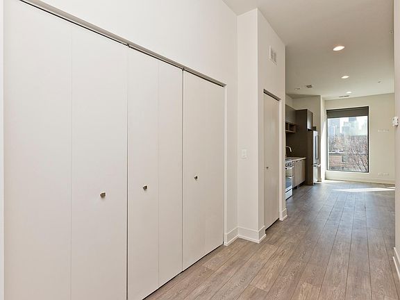 2nd image of 854 N Larrabee St #205