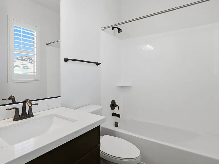 227 E Beatryce St — Photo 23