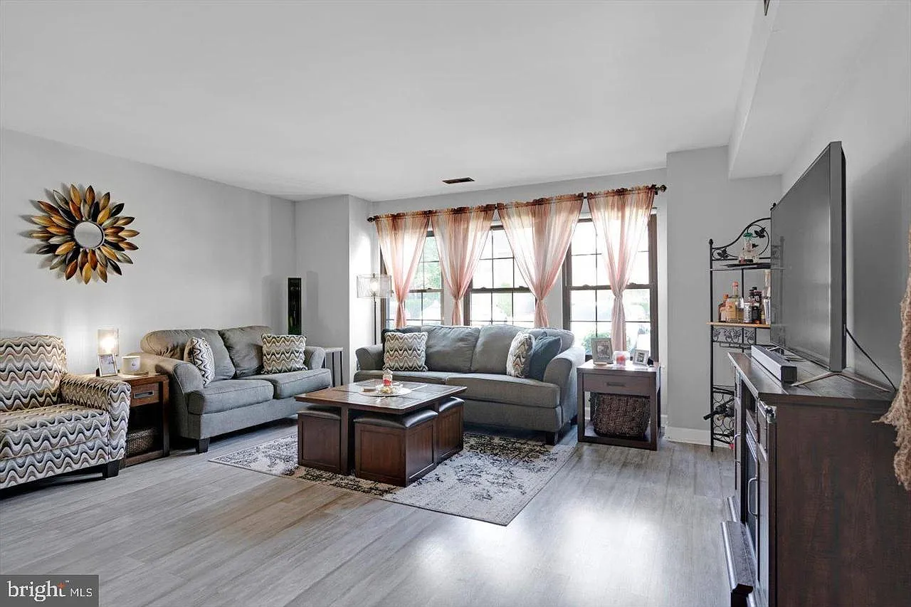2 bed, 788 sqft, $2,125 — Photo 2