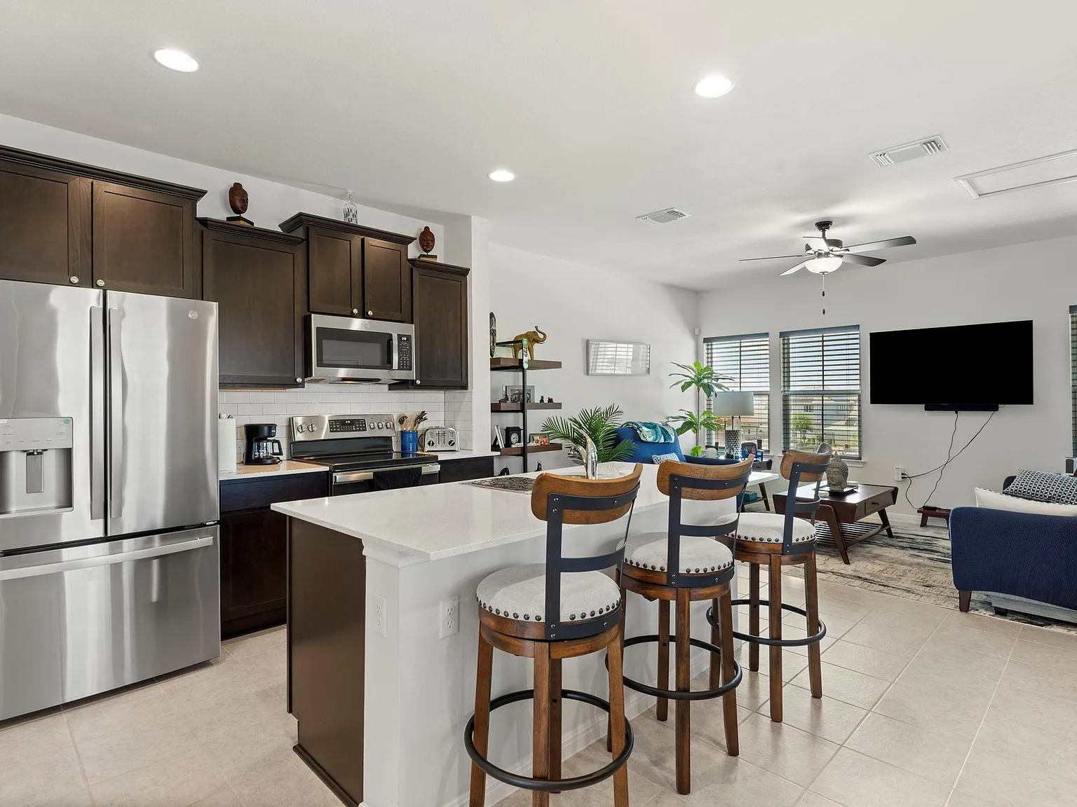 3 bed, 2.5 bath, 1306 sqft, $2,500 — Photo 2