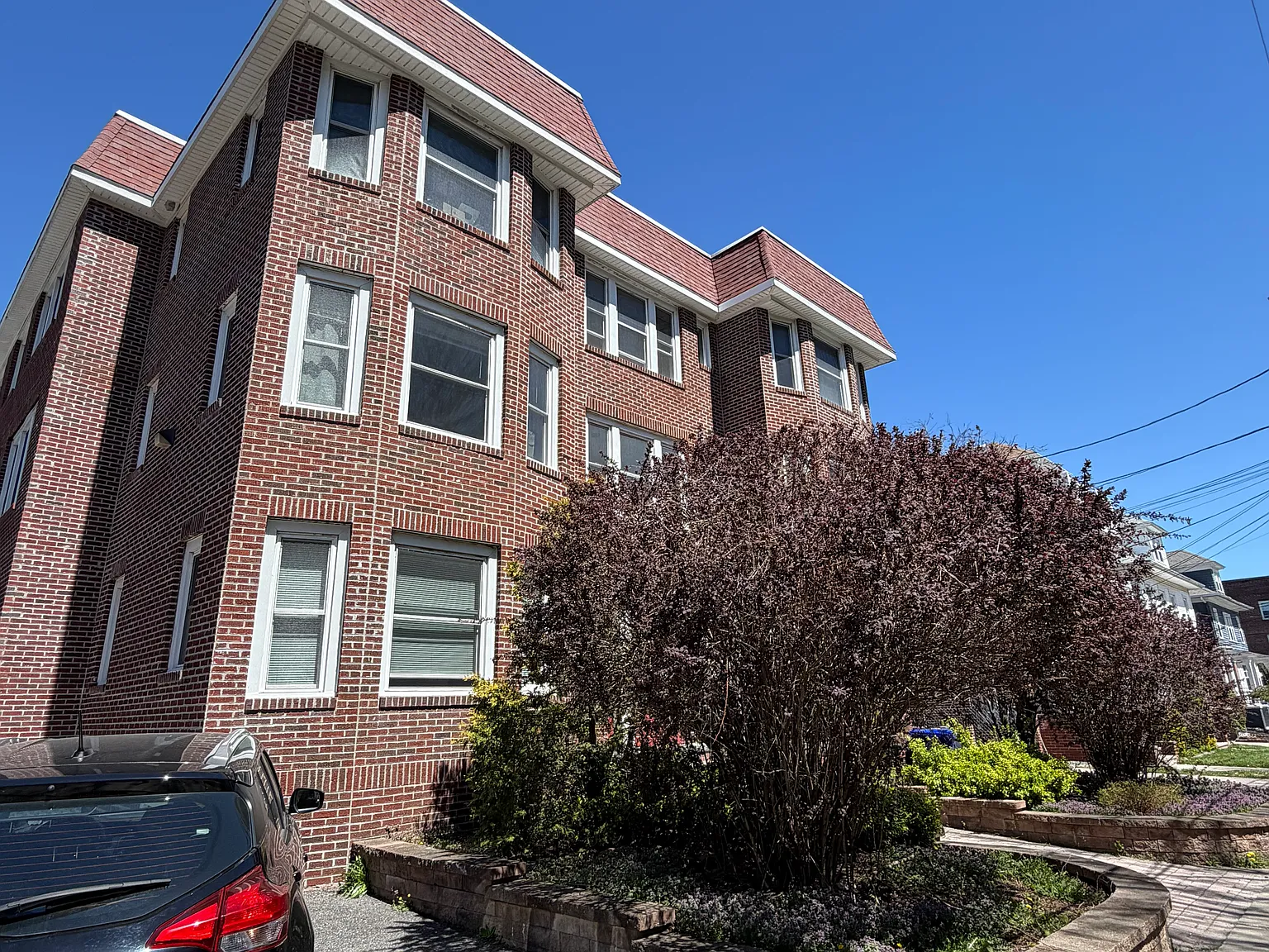 3 bed, 1100 sqft, $2,800 — Photo 3