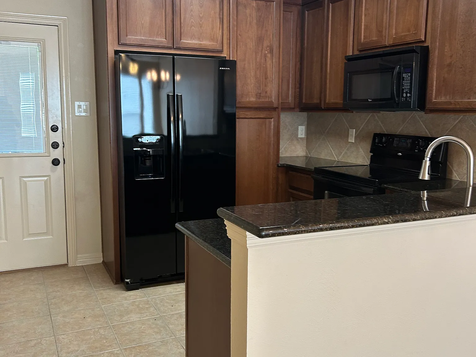 2 bed, 1.5 bath, 1120 sqft, $1,400 — Photo 3