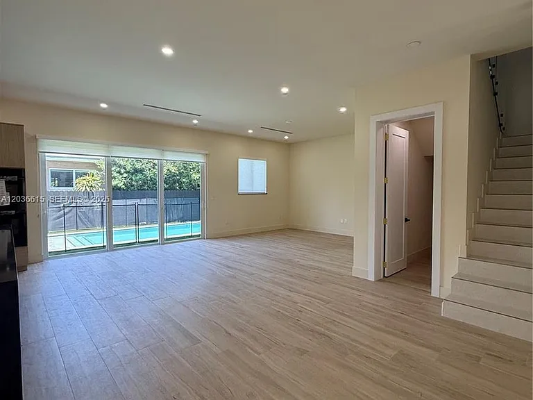 3326 Elizabeth St — Photo 18