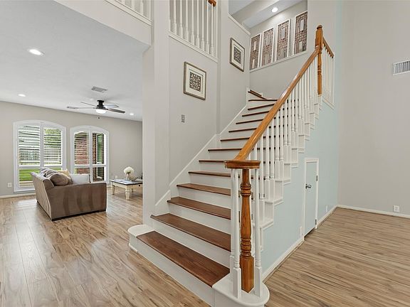 4th image of 2118 Cypress Run Dr