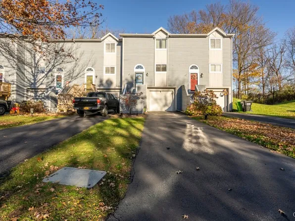 157 Iron Oak Cir, Liverpool, NY 13088