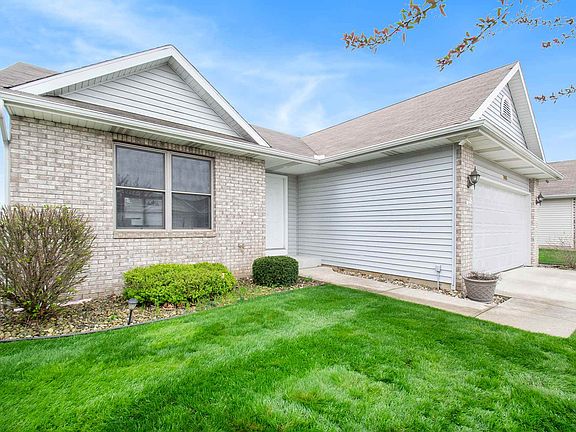 3rd image of 2010 Carina Cir