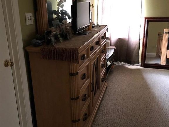 3rd image of 319 Vine Ave
